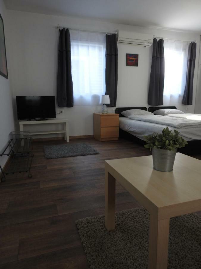 Akali Studio Apartments บาลาโตนาคาลิ ภายนอก รูปภาพ