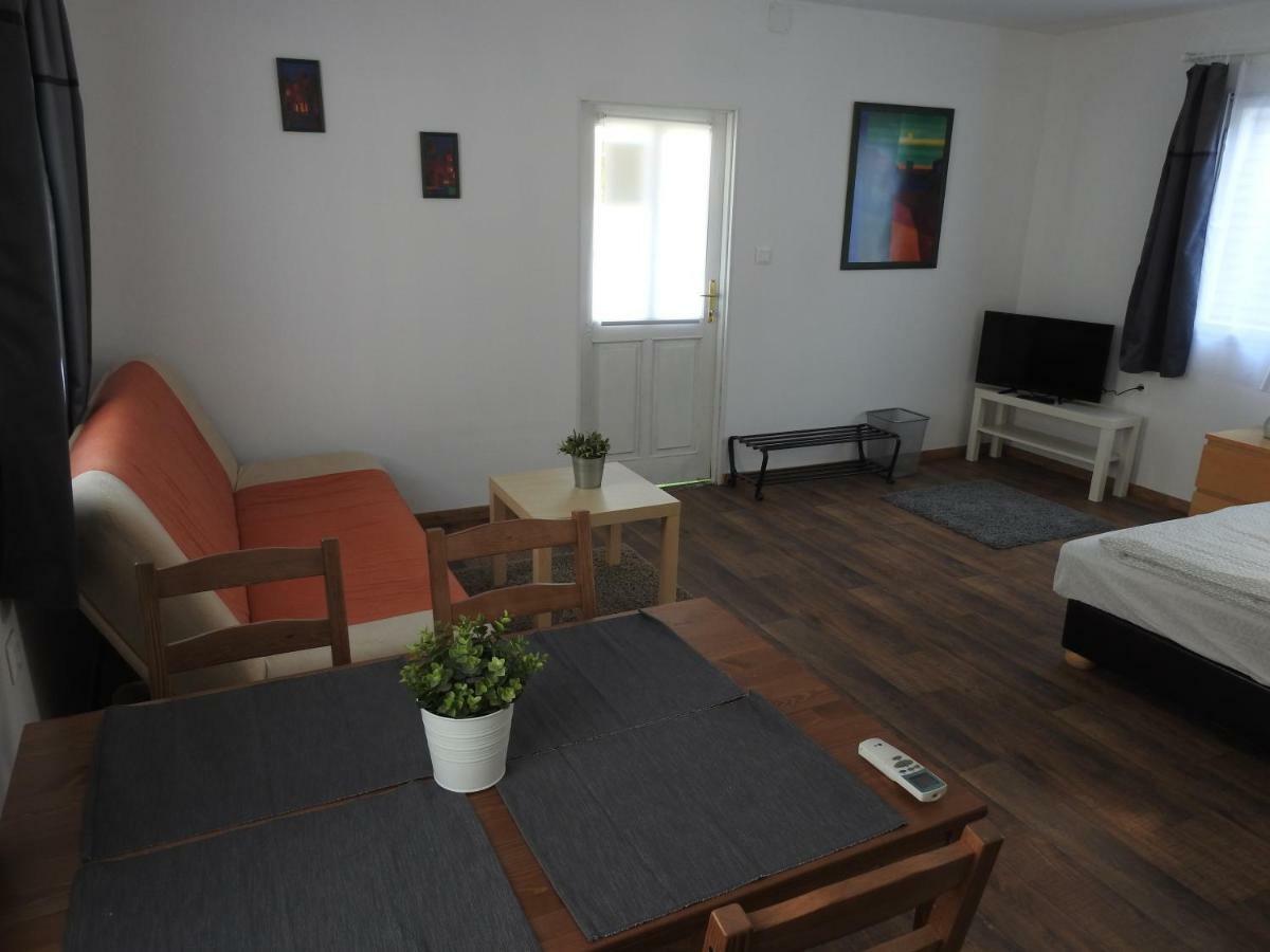Akali Studio Apartments บาลาโตนาคาลิ ภายนอก รูปภาพ