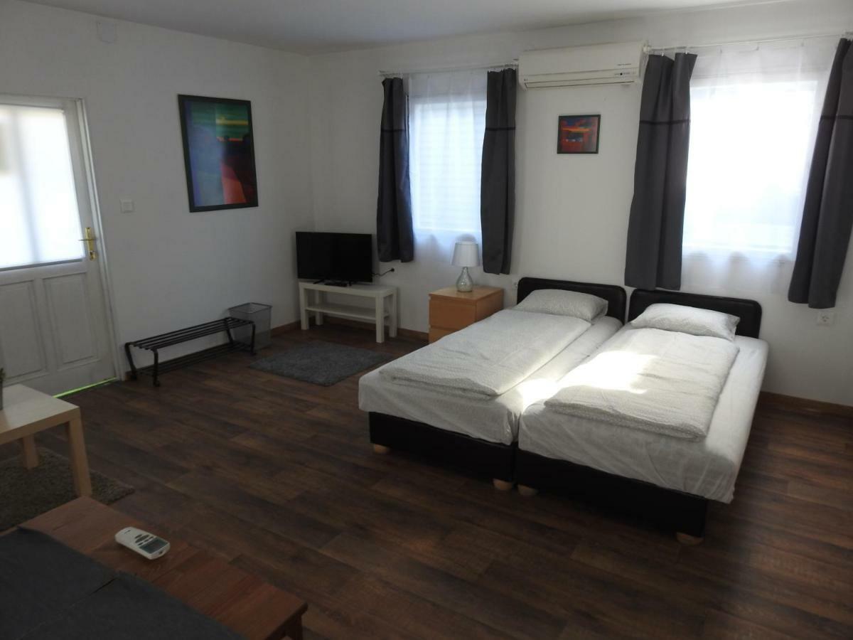 Akali Studio Apartments บาลาโตนาคาลิ ภายนอก รูปภาพ