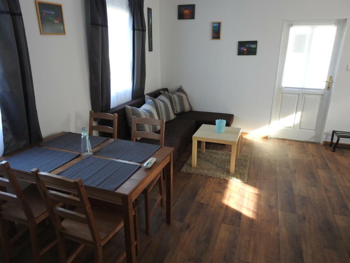 Akali Studio Apartments บาลาโตนาคาลิ ภายนอก รูปภาพ