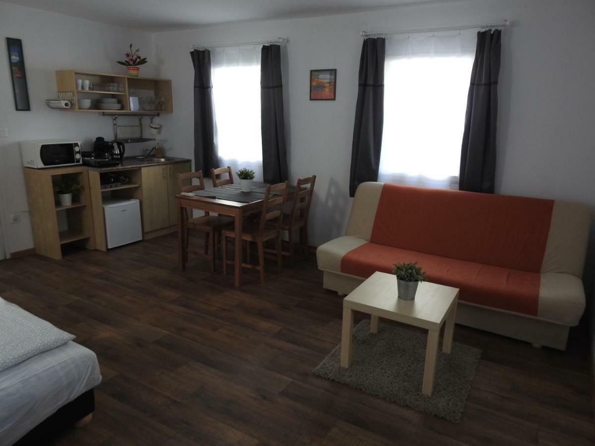 Akali Studio Apartments บาลาโตนาคาลิ ภายนอก รูปภาพ